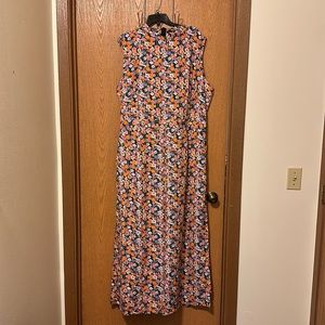 Boo-hoo plus women’s floral sleeveless, jumpsuit size 22 new with tags